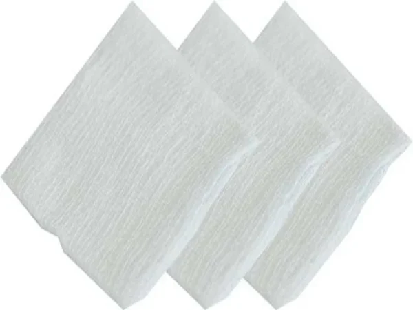 White, rectangular gauze swabs 3 pack